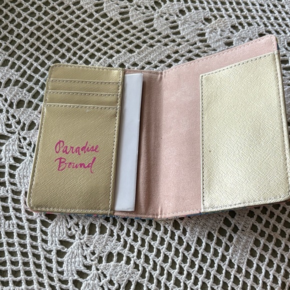 Lilly Pulitzer Blue and Pink Patterned Passport Holder. Never used. New - Picture 2 of 4